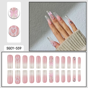 Faux ongles cercueil dégradé rose avec nœuds 3D, perles et cœurs décoratifs