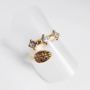 Detail of 18K gold plated leaf ring featuring three sparkling white crystal stones