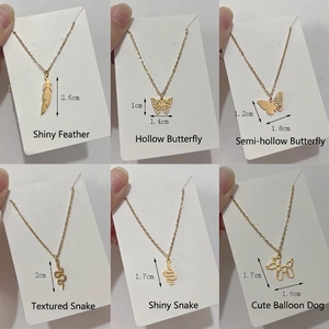 Colliers dorés minimalistes avec pendentifs papillon et chien en acier au titane