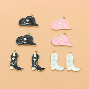Set di 8 ciondoli smaltati a forma di cappello e stivale da cowboy per gioielli fai da te