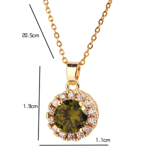 Détail du pendentif en zircon vert olive plaqué or avec dimensions affichées