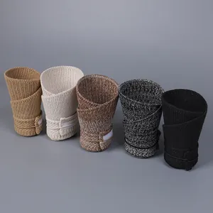 Vue détaillée de chapeaux pare-soleil enroulables avec texture en maille et design pliable