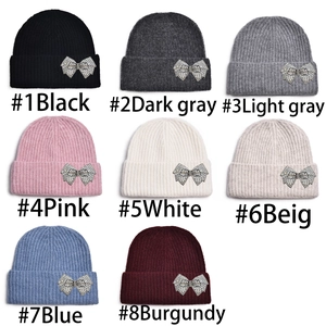 Bonnets tricotés d'hiver avec nœuds en strass en 8 coloris dont rose, gris et noir