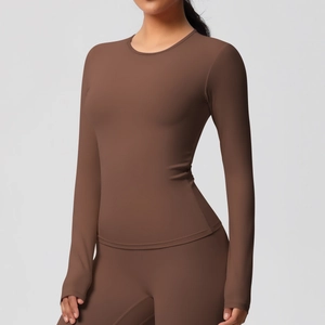 Ensemble de yoga marron foncé à manches longues avec tissu brossé doux et respirant