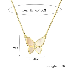Guida alle dimensioni dettagliata per collana con farfalla e misure indicate