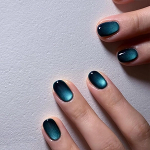 Press On Nails Short Round Square Retro Emerald Green Cat Eye Magnetic Glitter Shimmer Artificial Finger Nails