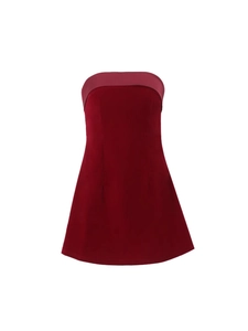 Elegante vestido palabra de honor de terciopelo rojo oscuro para mujer con silueta de línea A