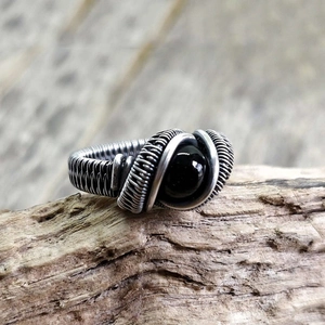 Retro knot ring with black agate stone featuring handcrafted silver wire wrapping style