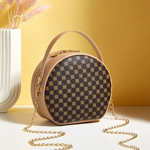 Mini sac rond minimaliste bicolore marron avec motif doré et bandoulière chaîne