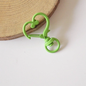 Detail of a grass green heart-shaped lobster clasp for DIY keychain accessories