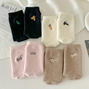 Winter thermal embroidered cartoon cotton socks in four colors with cute animal patterns