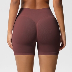 Détail du short de yoga sans couture taille haute avec design galbant en forme de V