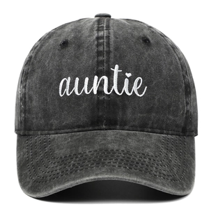 Vintage gewaschene schwarze Baseballkappe mit weißem Auntie-Schriftzug auf der Front
