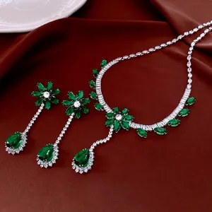 Parure de bijoux vintage émeraude avec collier pendentif fleur et boucles d'oreilles