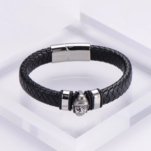Bracciale da uomo in pelle nera intrecciata con testa di Buddha e chiusura magnetica
