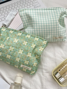 Portable floral and checkered cosmetic storage bag with large capacity for travel