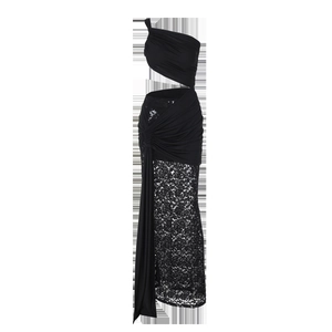 Détail de la robe noire asymétrique avec dentelle ajourée et découpes à la taille