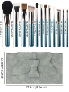 Dettaglio del set di 12 pennelli da trucco con dimensioni e pochette con fiocco blu