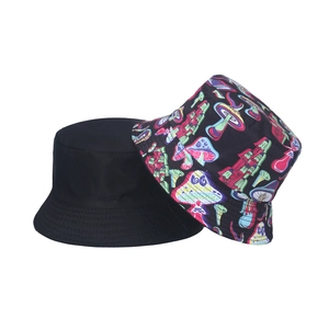 Chapeau bob réversible pour femme avec motif champignons et noir pour le soleil