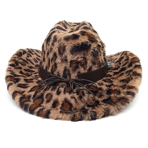 Dettaglio cappello da cowboy leopardato in pelliccia sintetica con fascia in cuoio