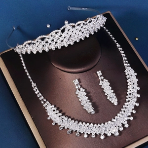 Parure de bijoux de mariée en argent avec couronne en strass, collier et boucles d'oreilles