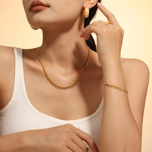 Elegant 18k gold plated stainless steel jewelry set with beads, diamonds and pearls