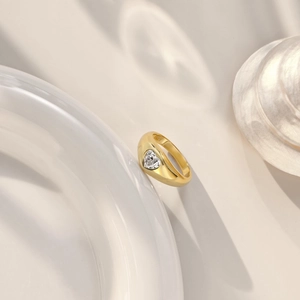 Macro shot of S925 sterling silver ring featuring a sparkling heart-shaped zircon stone