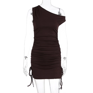 Detail of the brown ruched knit dress with adjustable side drawstrings and rib texture