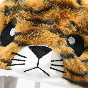 Chapeau en peluche tigre avec oreilles mobiles, rayures orange et noir et broderie fine