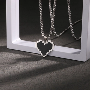 Collier hip hop avec pendentif coeur pixélisé et chaîne vénitienne argentée pour tous
