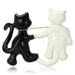 Cute black and white enamel cat brooch with gold pin for stylish clothing decoration