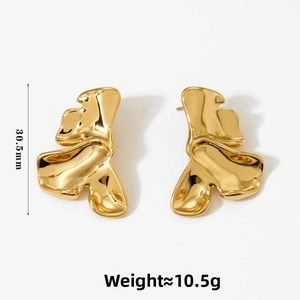 Detail showing 30.5mm height and 10.5g weight of golden irregular liquid metal earrings