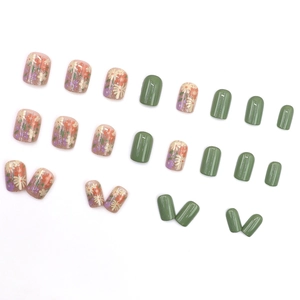 Short square olive green and floral daisy press-on nails with glitter finish