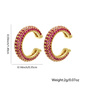 Detail view of U-shaped gold ear cuff with dimensions 1.49cm height and 2g weight