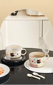 Three-grid seasoning box with lids and spoons featuring cute cartoon cat patterns