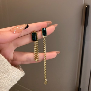 Elegant emerald glass bead chain earrings with silver needles in a gold-plated finish