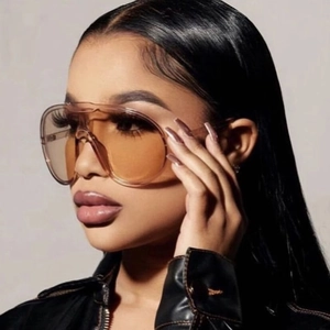 Oversized retro aviator sunglasses with amber translucent lenses for outdoor fashion
