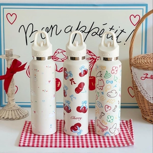 Isolierte Edelstahl-Wasserflasche mit Kirsch- und Welpenmotiven für Studenten
