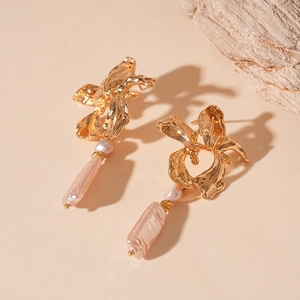 Vintage Iris Blume Gold Legierung Hängeohrringe Mit Muschelkernperle Und Silbernem Ohrstecker Künstlerisch Elegant Für Damen