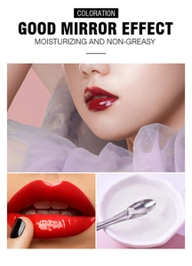 Detailed view of DIY clear lip gloss base texture and moisturizing mirror effect result