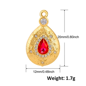 Ciondolo stella luna dorato con zircone rosso a goccia e dimensioni di 20 mm x 12 mm