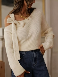Maglione aderente con spalle scoperte in maglia a coste da donna con dettaglio fiocco