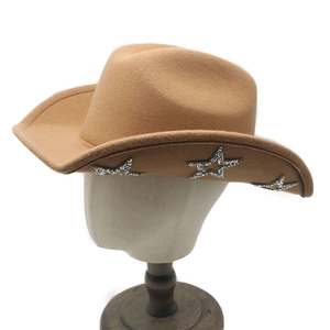 Chapeau de cowboy classique en feutre camel avec étoiles à paillettes brillantes