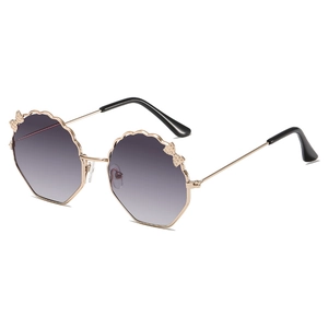 Lunettes de soleil enfant avec verres dégradés violets et nœud papillon doré chic