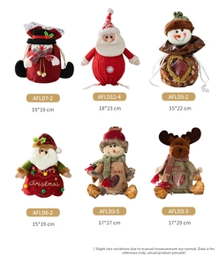 Sachets cadeaux de Noël avec motifs Père Noël et rennes en plusieurs tailles festives