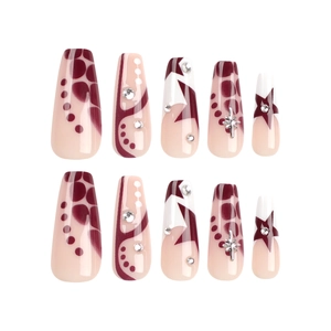 Faux ongles ballerine nude et bordeaux avec strass et motifs d'art étoilé chic