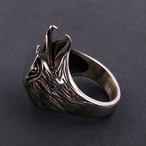 Vintage eagle head ring for men in stainless steel with detailed realistic carving