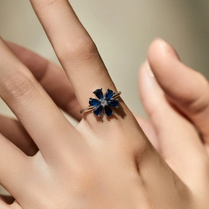 Elegant s925 silver flower ring featuring deep blue sapphire petals and crystal center