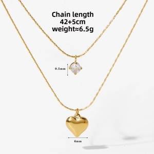 Detail of double-layer gold heart pendant necklace with length 42+5cm and 6.5g weight