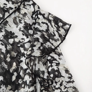 Damen Mini-Kleid mit abstraktem Print, stilvollen Rüschenärmeln und passendem Gürtel